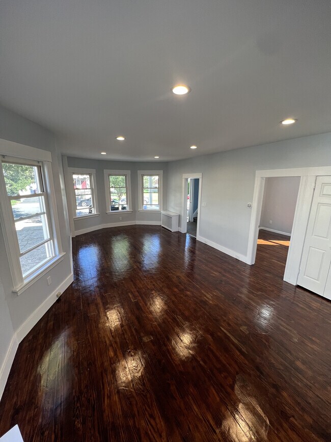Building Photo - 138 4th Ave