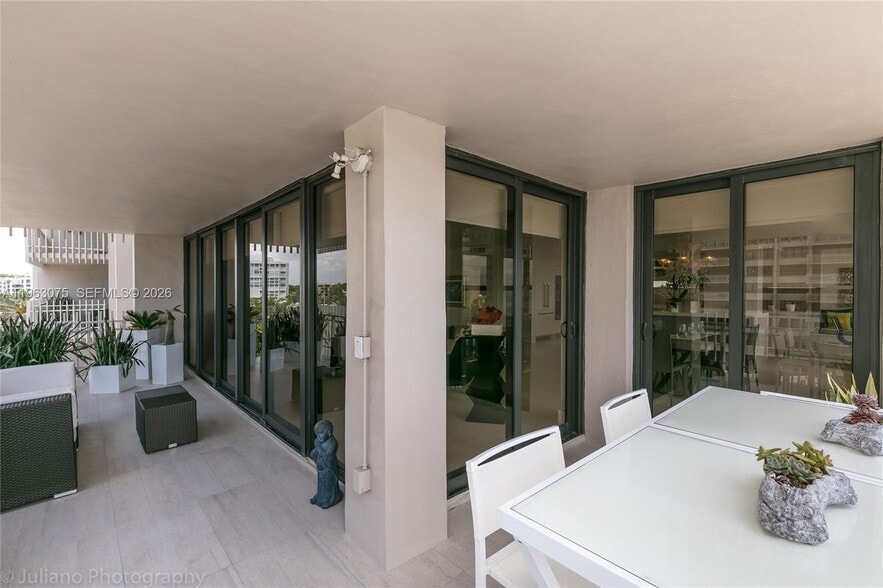 Building Photo - 3 Grove Isle Dr