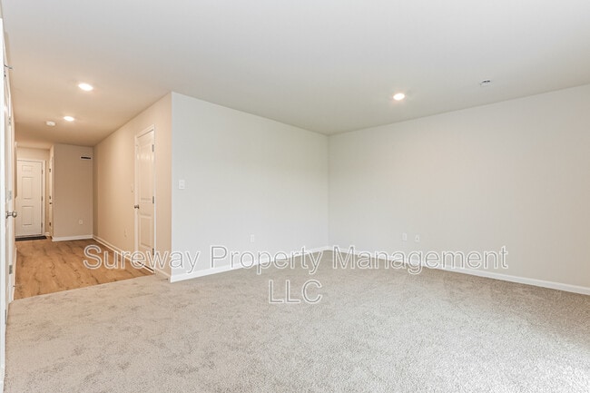 Building Photo - 204 Sandy Rdg Rd