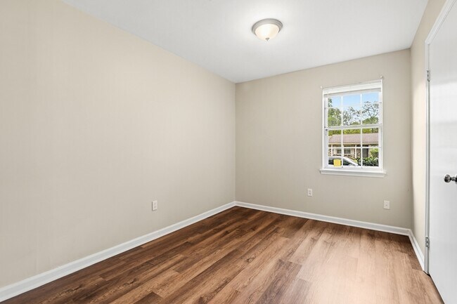 Building Photo - 4461 Jenwood St