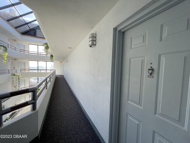 Building Photo - 3023 S Atlantic Ave