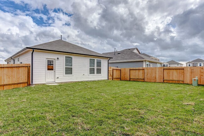 Building Photo - 17610 Calabash Dr