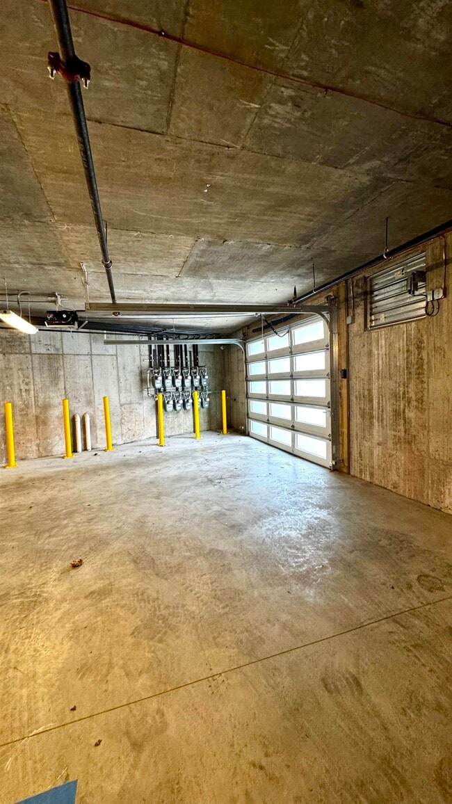 Building Photo - 203-205 Randolph Ave Unit# 101