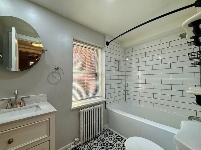 Building Photo - 1400 Kenmore Ave