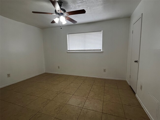 Building Photo - 4434 Donalbain Dr