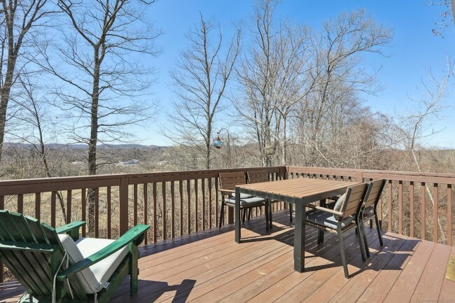 Building Photo - 45 Pocono Ln