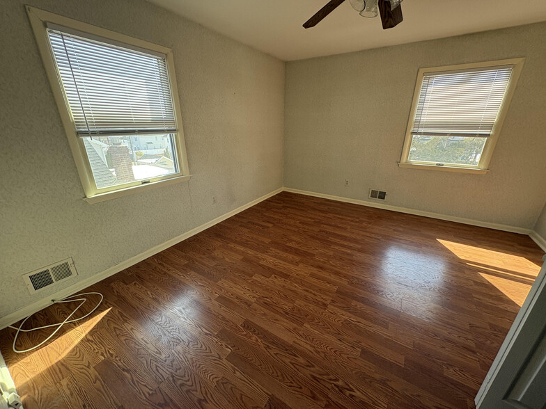 Building Photo - 89 Center Ave