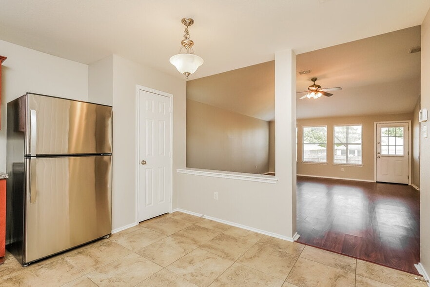 Building Photo - 8921 Tumbleweed Dr