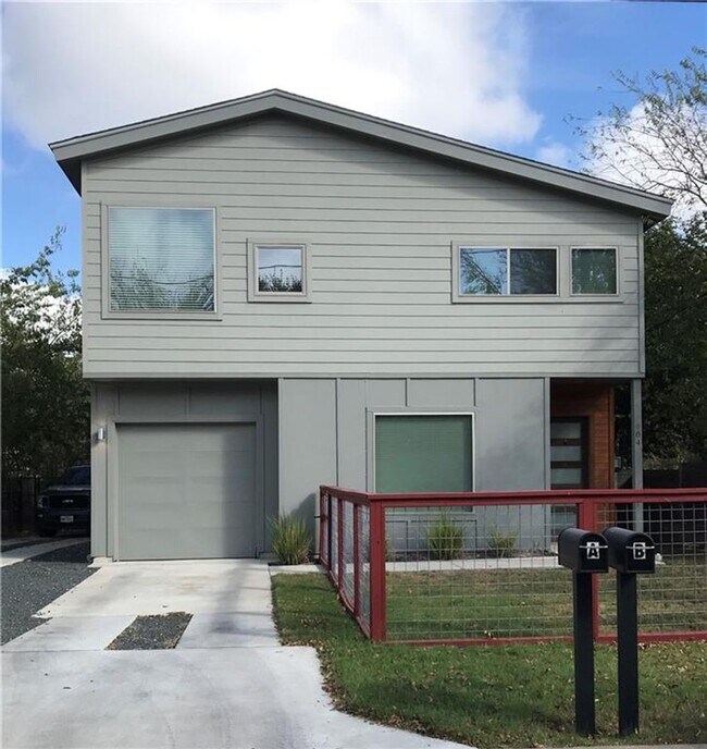 Primary Photo - Central Austin / 3 bedroom, 2.5 baths / Mo...