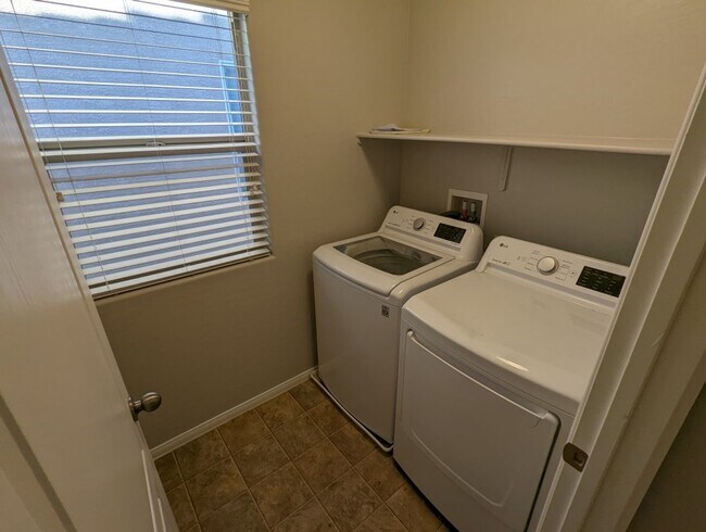Building Photo - 7760 Floral Fabric Ct