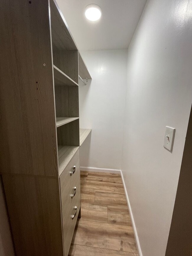 Building Photo - Nicely updated 2bd/2ba bungalow in Royal Oak w/ master bathroom suite