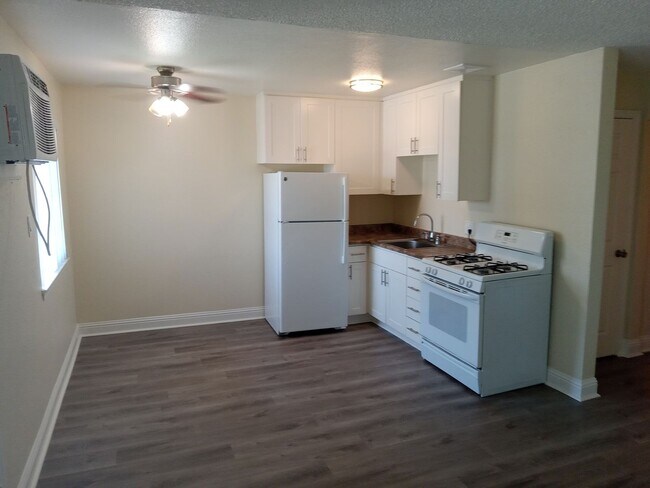 Building Photo - Welcome to SkyView Villa & Somerset Apartm...