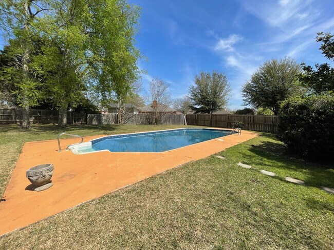 Building Photo - ** 4 bed 2.5 bath located in Sturbridge includes monthly pool service and chemicals ** Call 334-3...