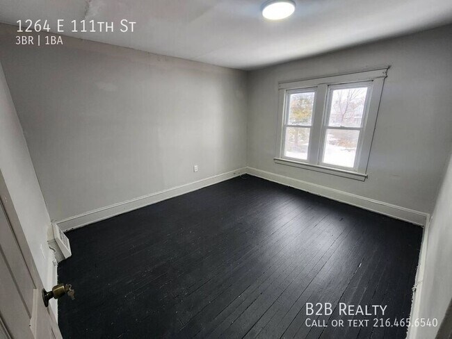 Building Photo - 1264 E 111th St