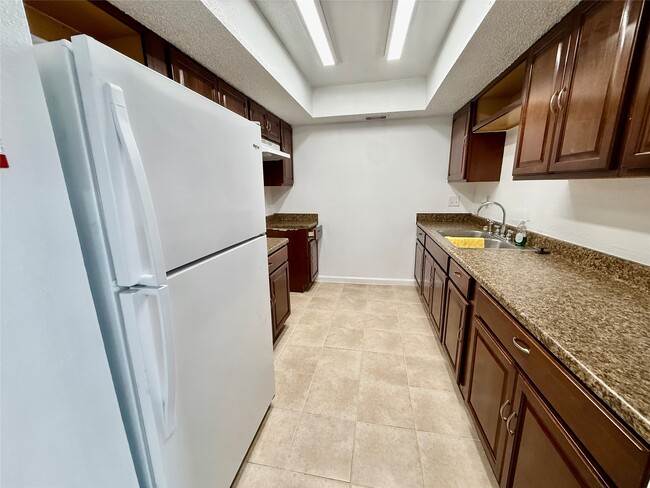 Building Photo - 2830 S Bartell Dr
