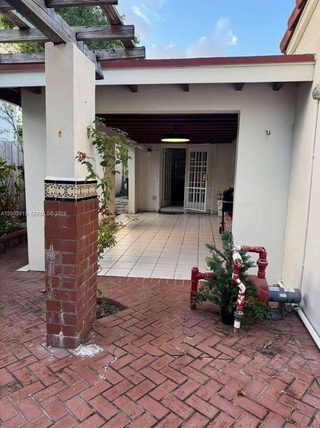 Building Photo - 3600 SW 26th St