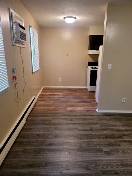 Breakfast Nook - 105 College Park Ct
