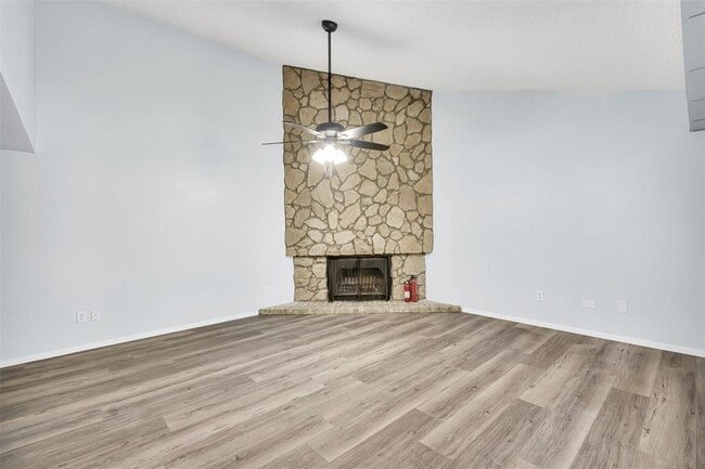 Building Photo - 8560 Park Ln