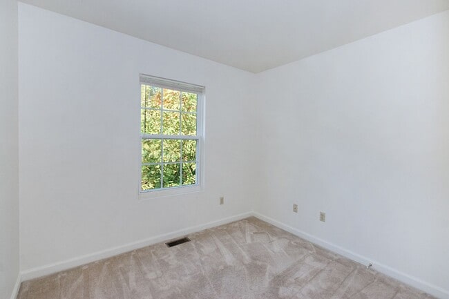 Building Photo - 119 Waterbury Ct