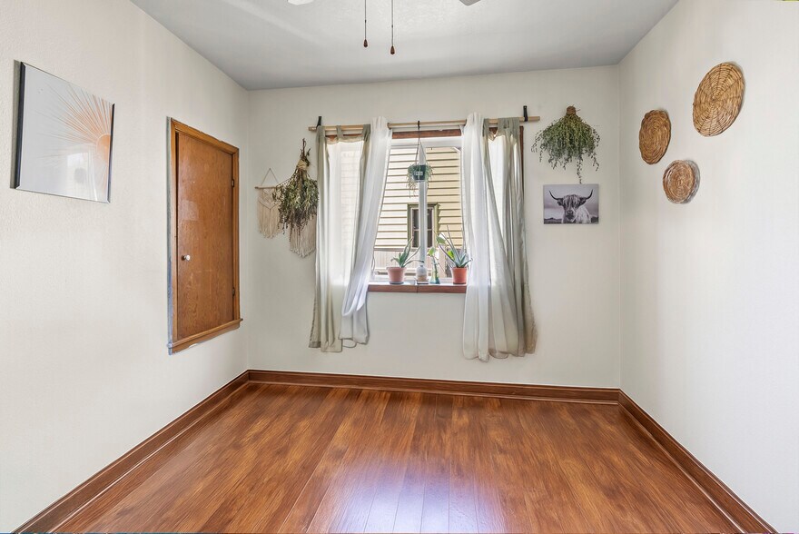 Building Photo - 1522 W 9th St