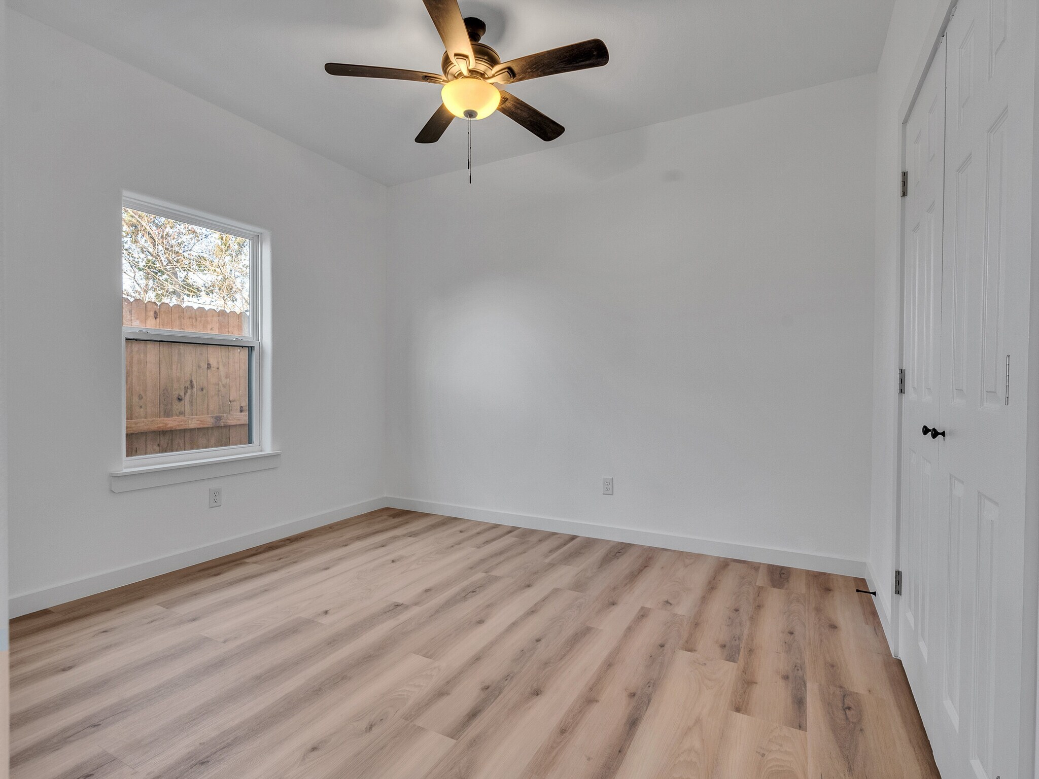 Building Photo - 9410 Firnat St