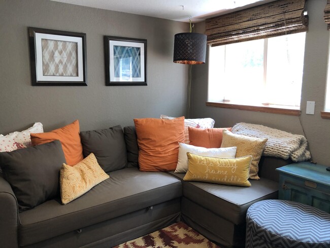 Building Photo - 1015 Forest Ave