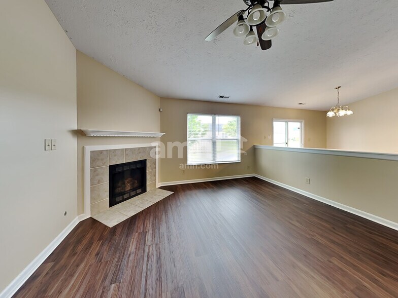 Building Photo - 7864 Fox Glen Dr