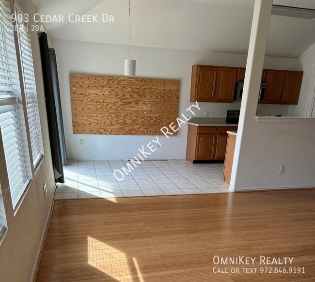 Building Photo - 903 Cedar Creek Dr