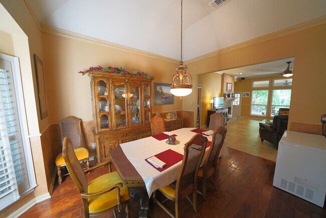 Building Photo - Gorgeous Home in the Coveted Greenshire Subdivision - Realtor Commission: $400