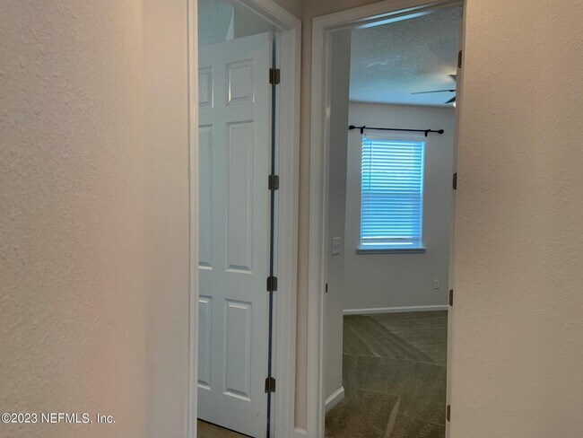 Building Photo - 816 Redtail Ln