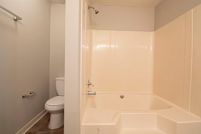 Building Photo - BEAUTIFUL LARGE 3 BED, 2.5 BATH. *MUST SEE*  (VIDEO TOUR)