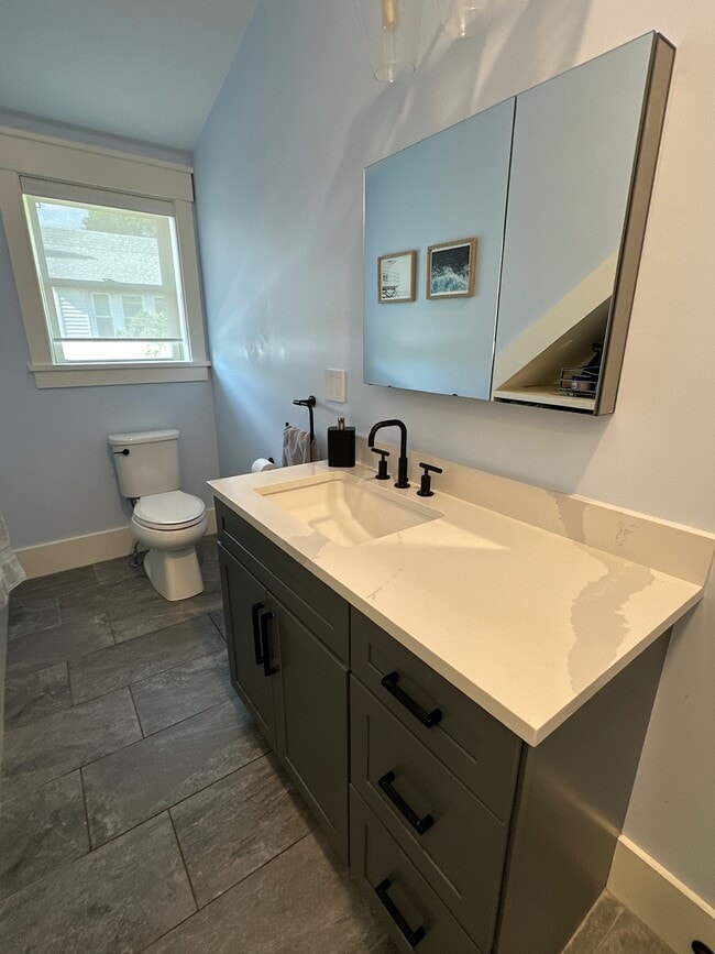 Building Photo - 20 Somerset St