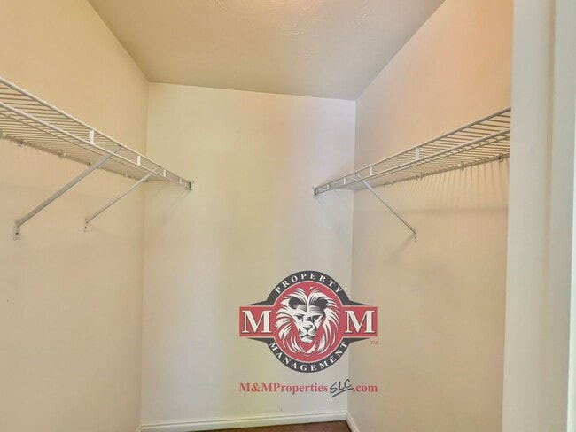 Building Photo - Great 2 Bd 2.5 Bath Townhome in Sandy