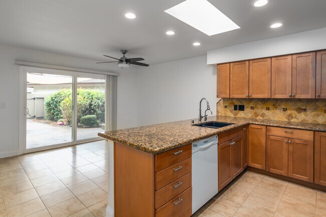 Building Photo - 1156 Stonewall Cir