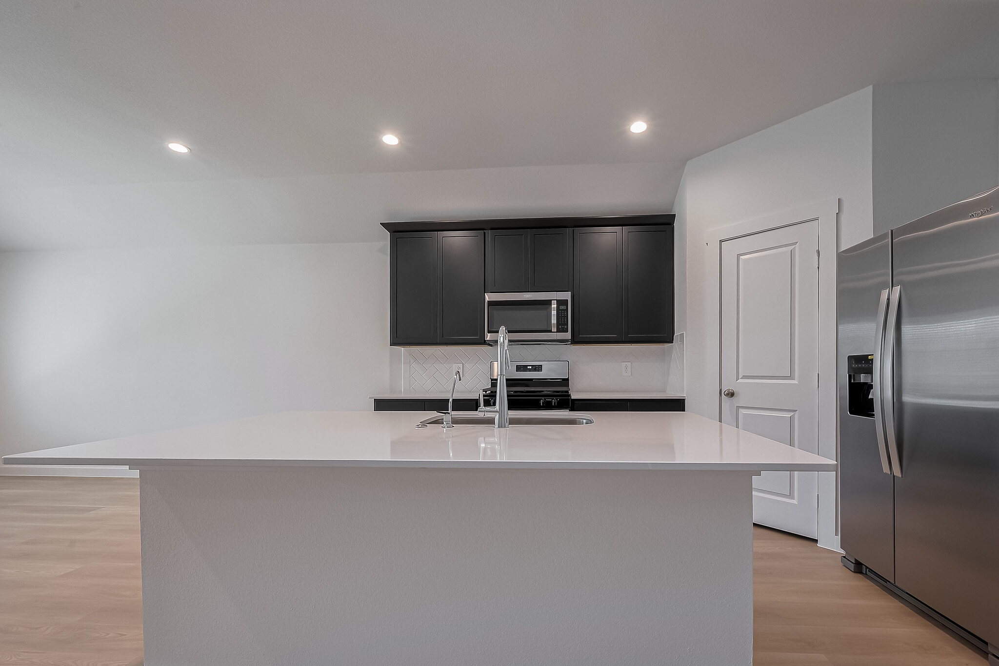 Kitchen with walk-in pantry - 1535 Merulana Ln