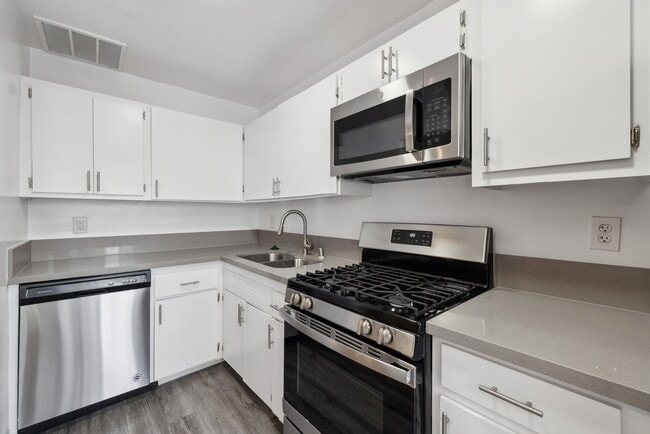 Interior Photo - 1253 Havenhurst Drive