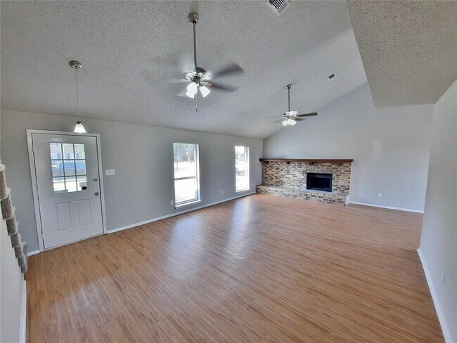 Building Photo - 2646 Winslow Dr