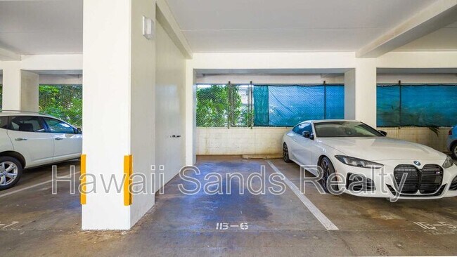 Building Photo - 430 Keoniana St