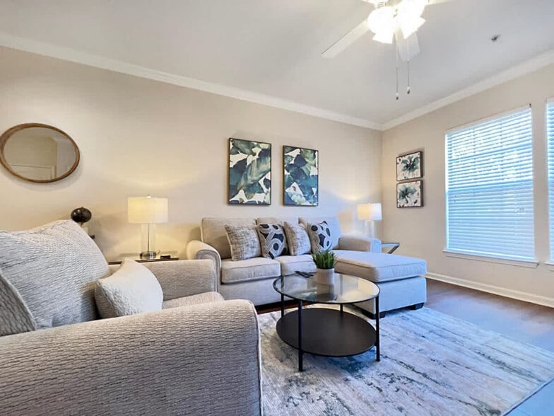 Building Photo - 2021 N Lemans Blvd