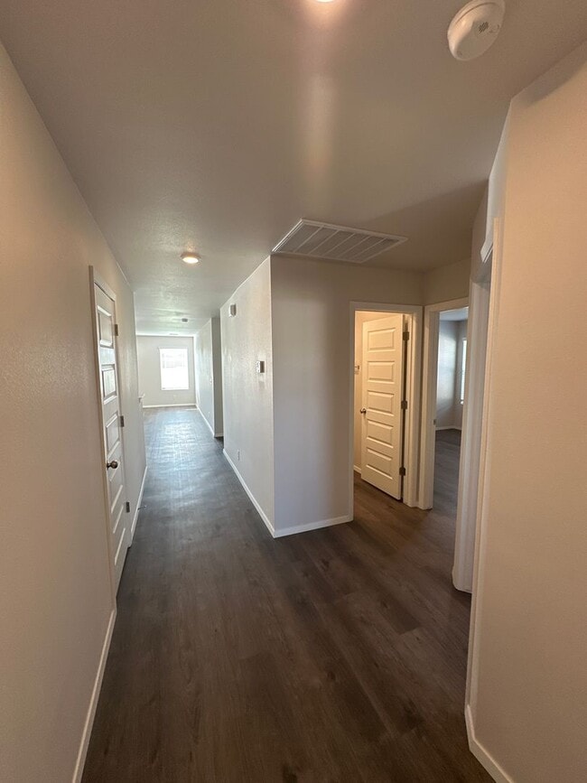 Building Photo - Now Pre-Leasing — Cozy & Modern 3 Bed / 2 Bath Home in Broken Arrow — Don’t Miss Out!