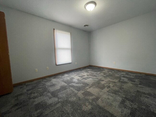 Building Photo - 360 Stone Dr