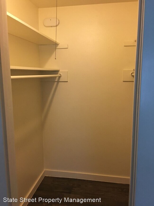 Building Photo - 1131 Hollow Creek Dr