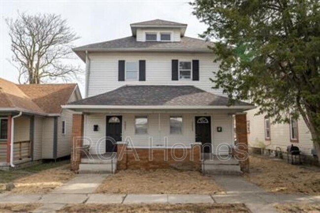 Building Photo - 2425 N Kenwood Ave