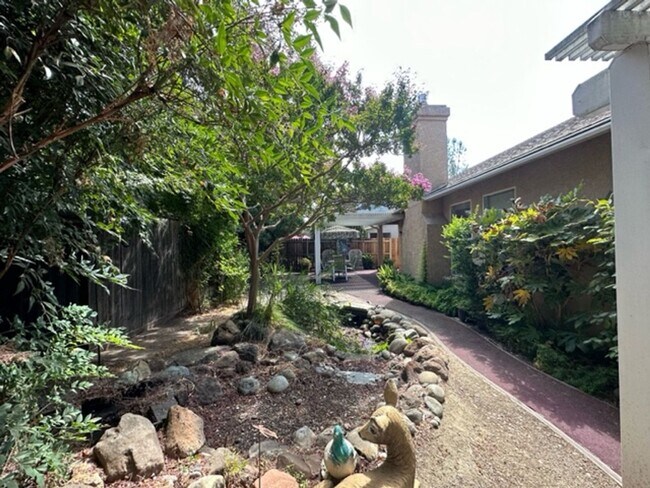 Building Photo - Gem of a rental home in East Davis