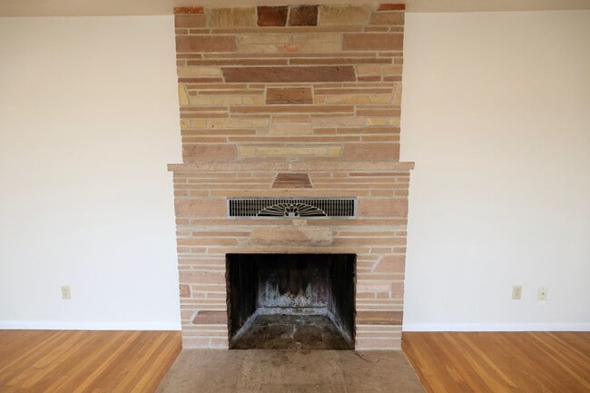 Building Photo - Charming Country Home with Modern Updates ...