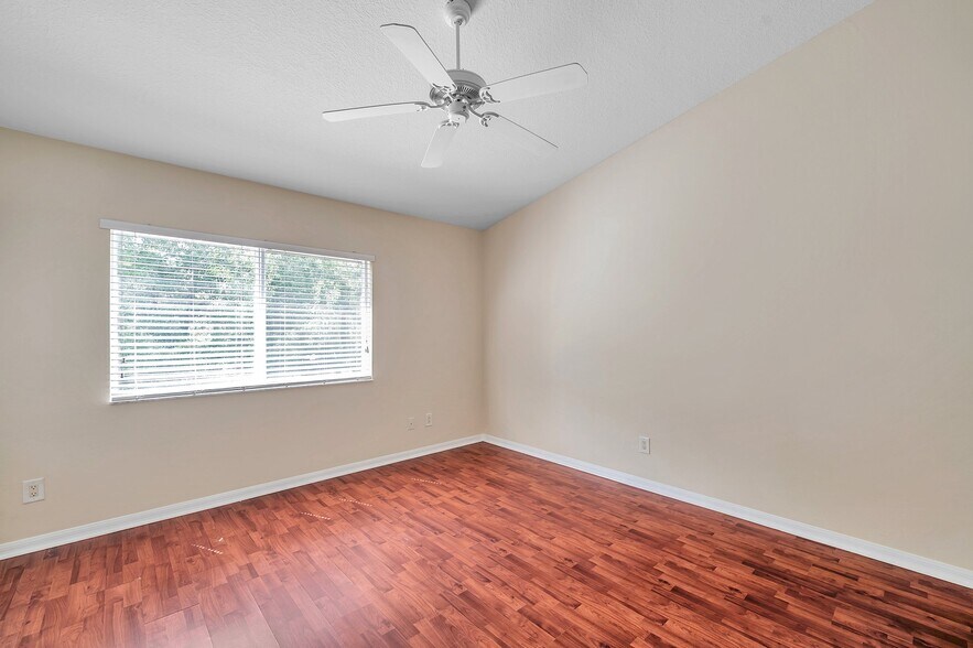 Building Photo - 31240 Claridge Pl