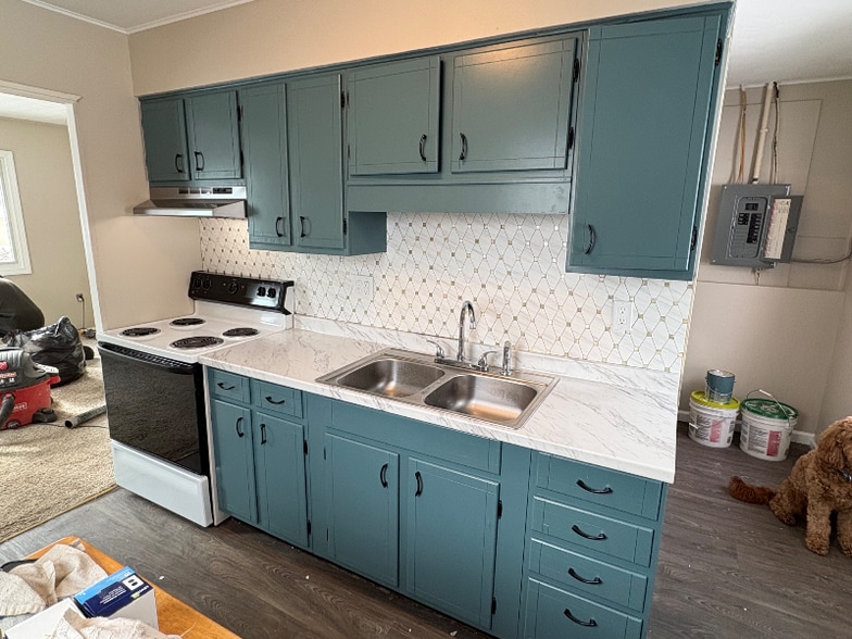 Building Photo - 147 S Surry Rd