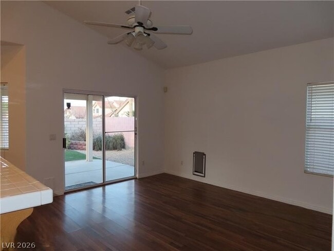 Building Photo - 676 Hitchen Post Dr