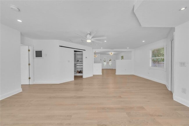 Building Photo - 314 W Frances Ave