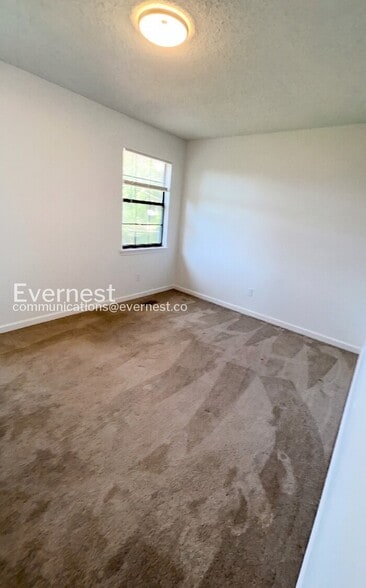 Building Photo - 2163 Cheshire Dr
